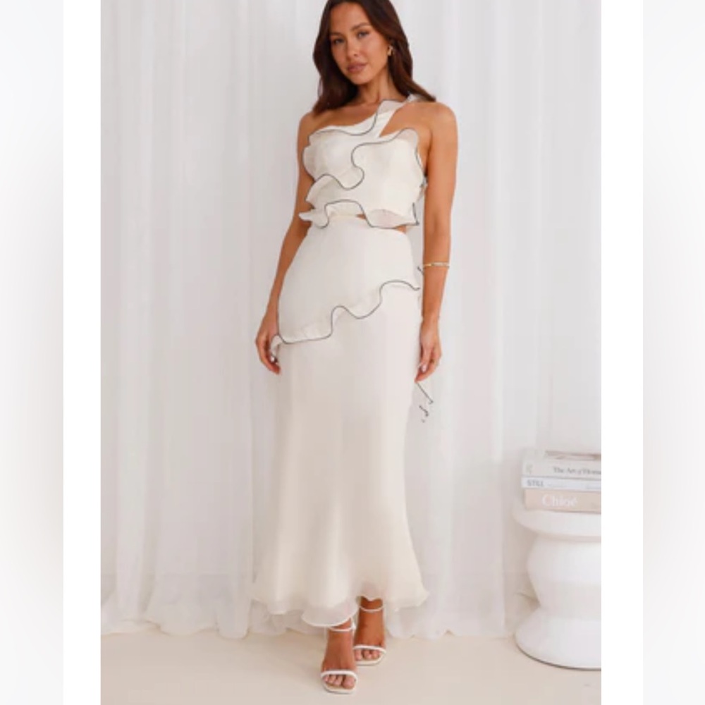Hello Molly white/cream dress! Never worn, new with tags!